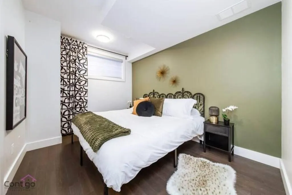 La Maison, Near University & Dt, 2Br Bsmt Suite, King Bed! Edmonton 0*,  Canada
