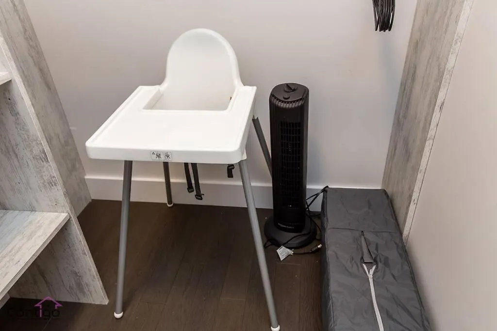 La Maison, Near University & Dt, 2Br Bsmt Suite, King Bed! Edmonton Apartment
