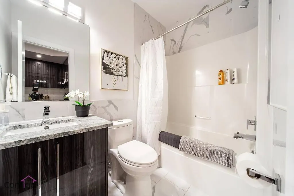 Apartment La Maison, Near University & Dt, 2Br Bsmt Suite, King Bed! Edmonton Canada
