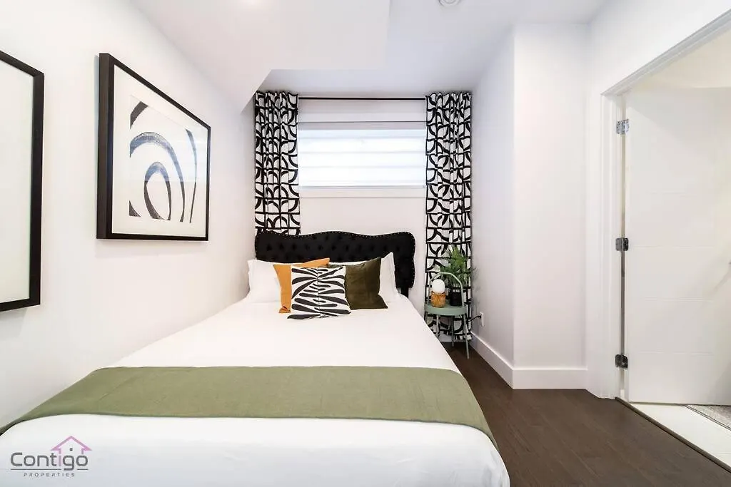 La Maison, Near University & Dt, 2Br Bsmt Suite, King Bed! Edmonton 0*,