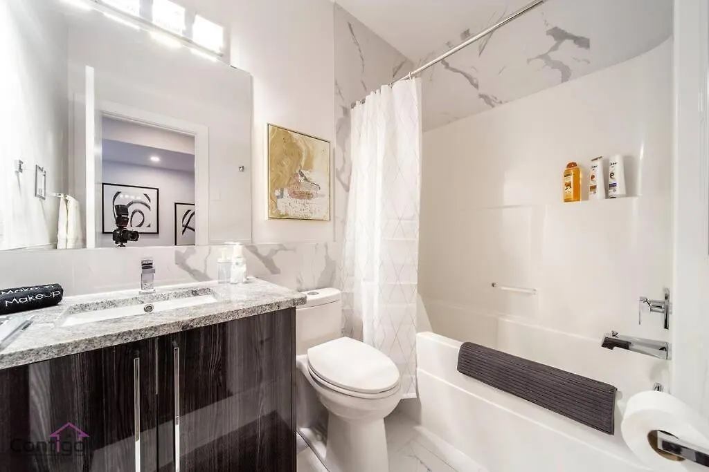 La Maison, Near University & Dt, 2Br Bsmt Suite, King Bed! Edmonton Apartment