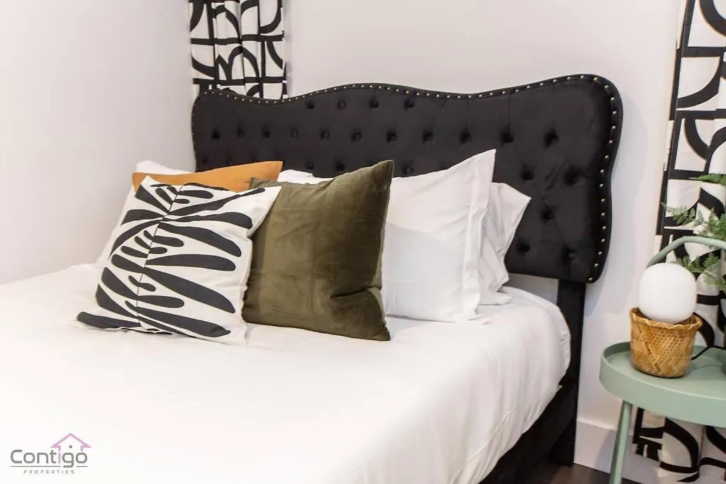 La Maison, Near University & Dt, 2Br Bsmt Suite, King Bed! Edmonton Apartment
