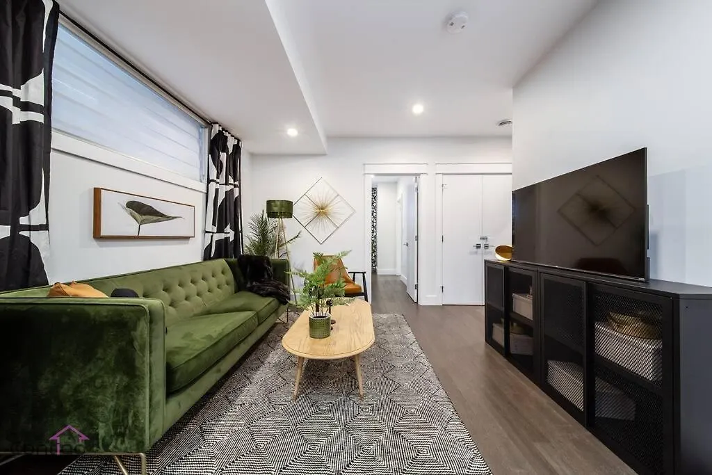 La Maison, Near University & Dt, 2Br Bsmt Suite, King Bed! Edmonton